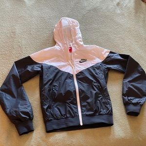 Women’s Nike Windrunner Jacket in black and white, size small